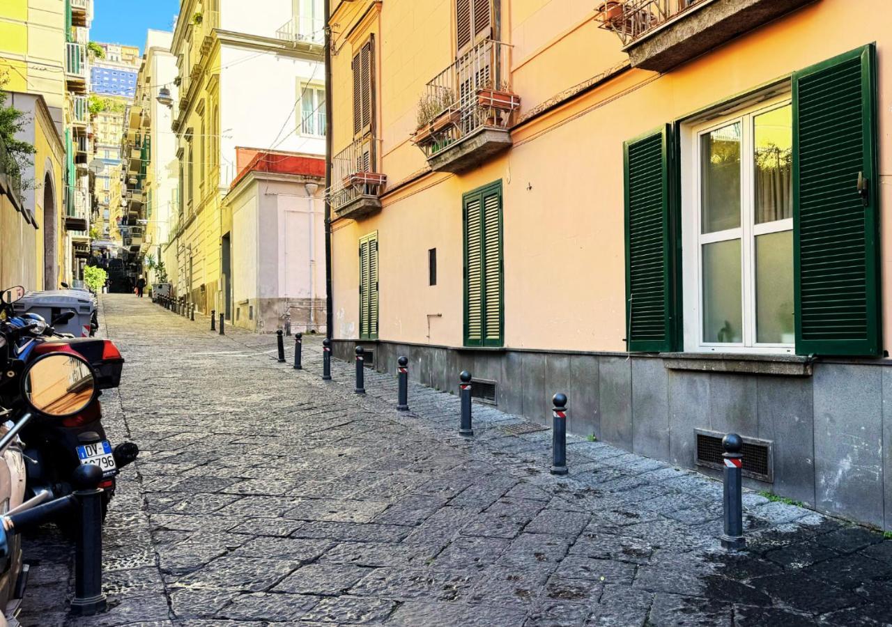 Metro Amedeo - Stanza Privata Con Vasca Idromassaggio Apartman Nápoly Kültér fotó